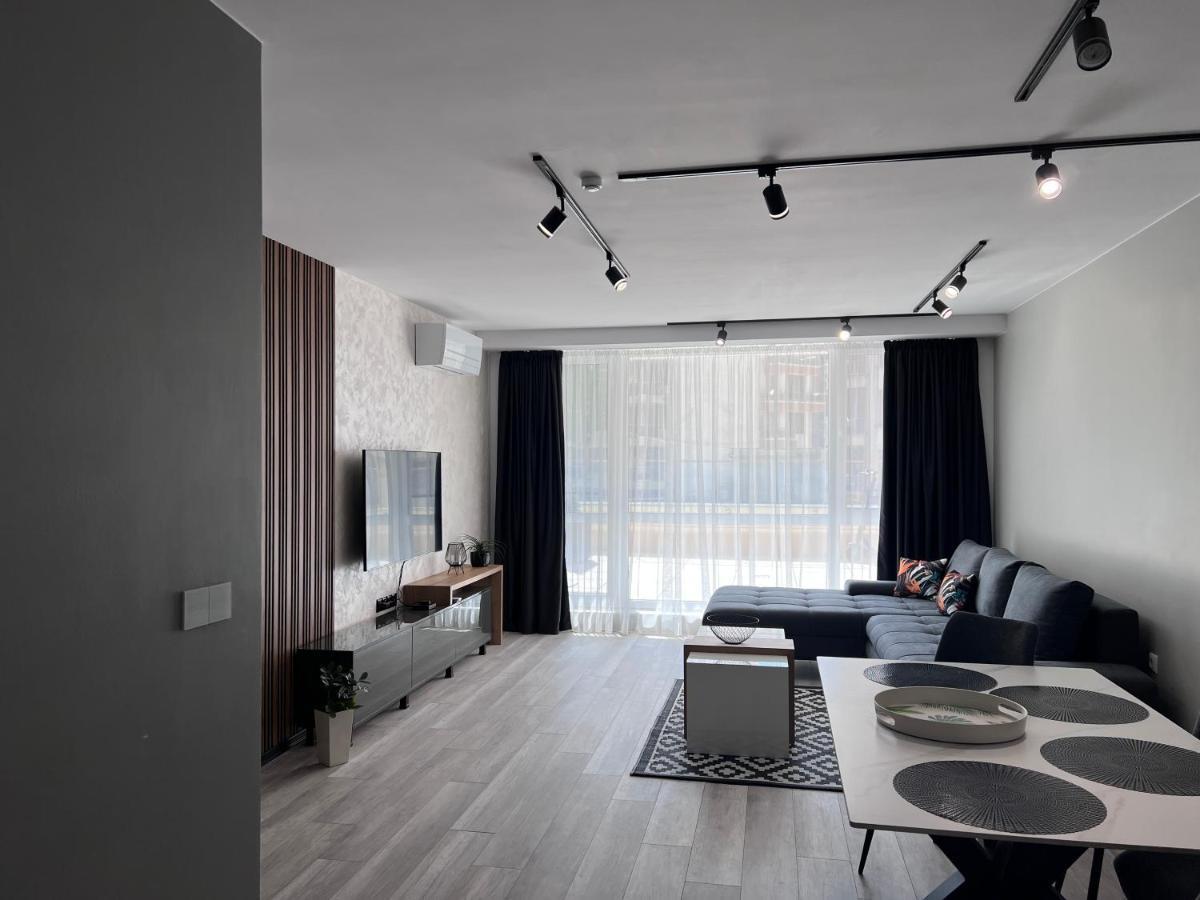 A-Brilliant, New! Spacious & Modern Apartment In Varna Whit Garage المظهر الخارجي الصورة