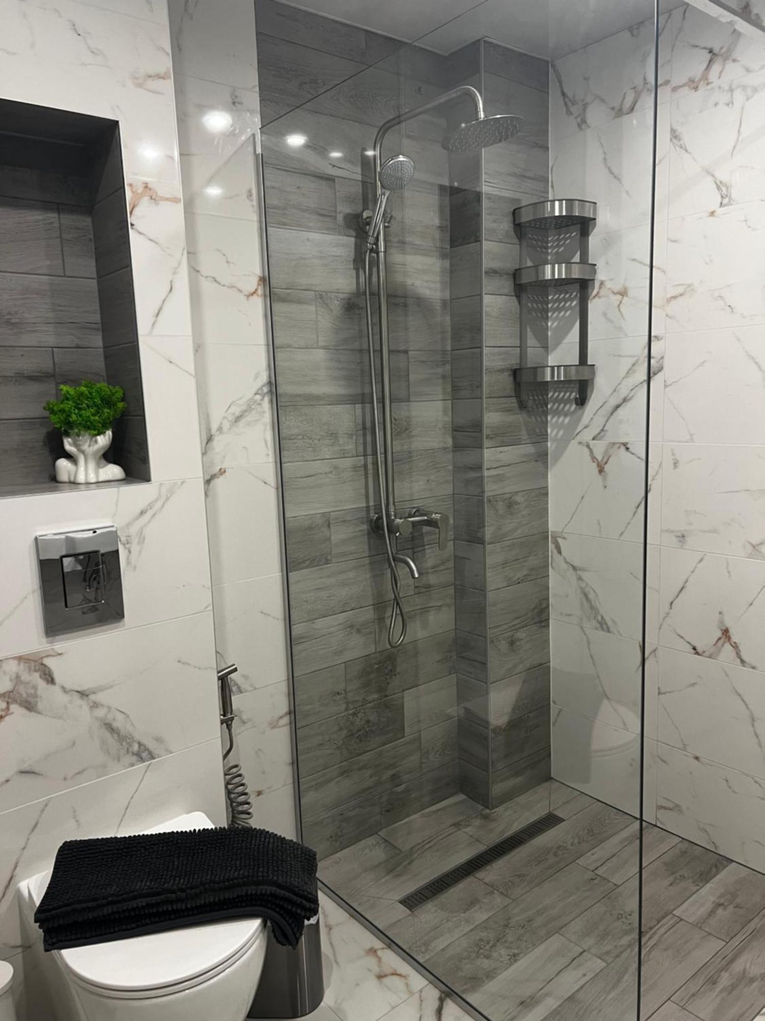 A-Brilliant, New! Spacious & Modern Apartment In Varna Whit Garage المظهر الخارجي الصورة